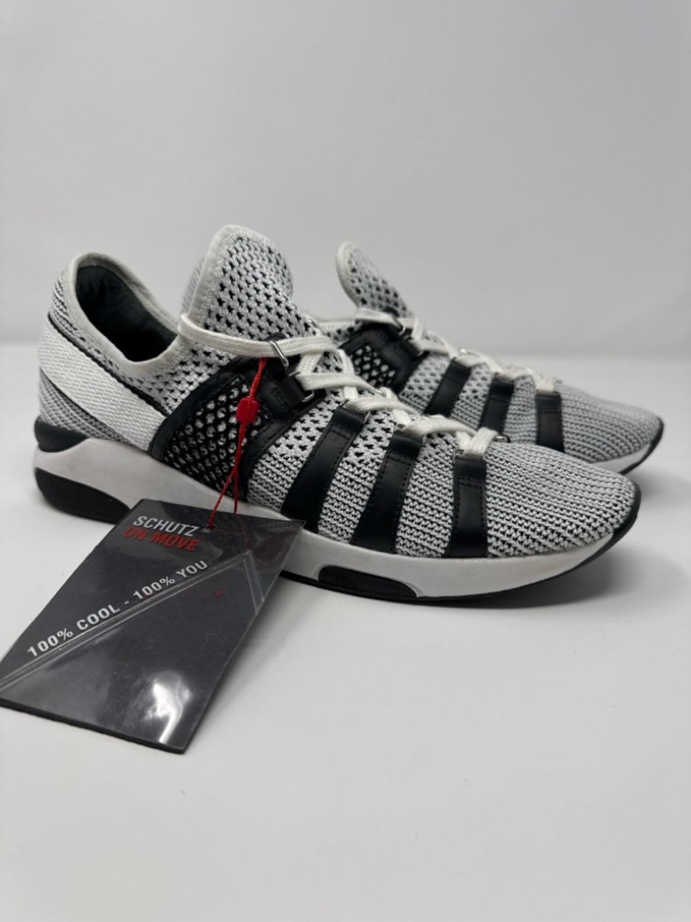 Schultz On Move Women’s Knit Sneakers Black and White NWT Size 10